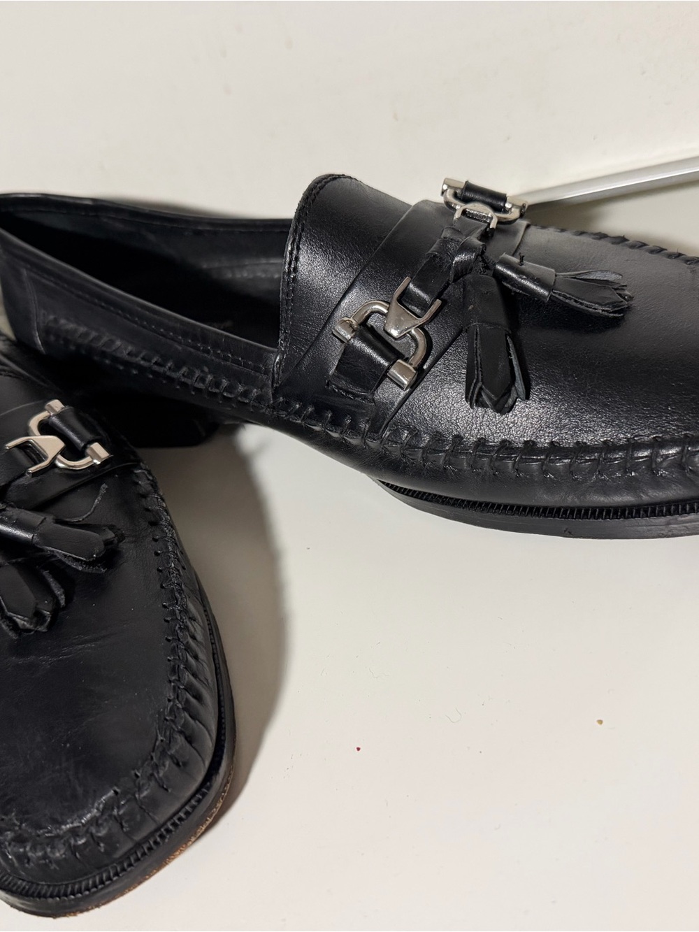 Giorgio Brutini Black Men's Leather Tassel Loafers - Picture 3 of 5